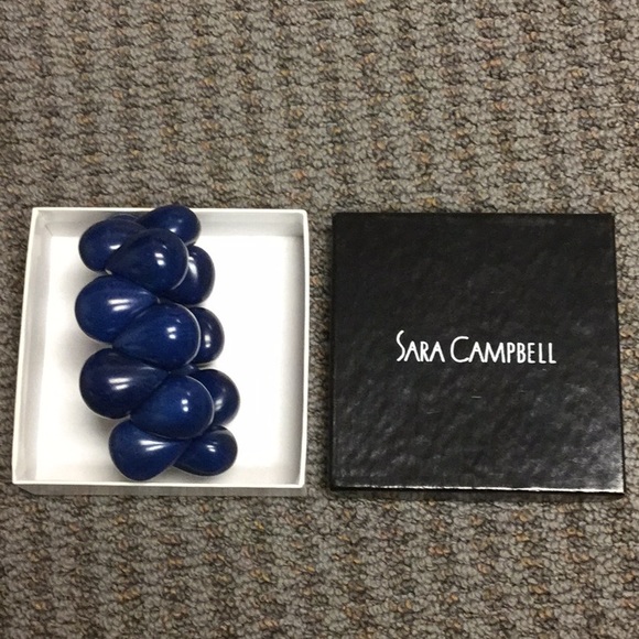 Sara Campbell teardrop stretch bracelet in blue - Picture 2 of 3